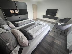 a hotel room with two beds and a television at Suite Dari in Bernburg