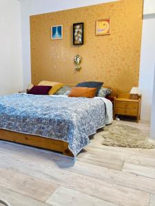 Postel nebo postele na pokoji v ubytování Apartmán v zahradě Malšovice