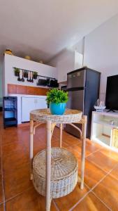 a kitchen with a table with a potted plant on it at El poniente in Caleta de Sebo