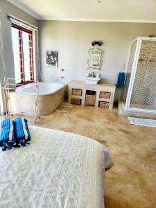 Ένα μπάνιο στο Beach Front Beach House 10 Golden Mile