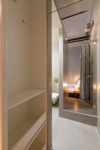 Ένα μπάνιο στο Chełmońskiego 8-02 by Farkas Apartments