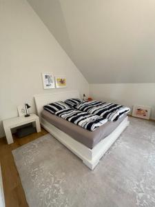 Ein Bett oder Betten in einem Zimmer der Unterkunft Exclusive Unterkunft in 15min bis Hallenstadion - Zürich City - Flughafen ZH
