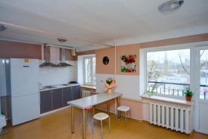 Kuchyňa alebo kuchynka v ubytovaní Hostel Podolski Plus