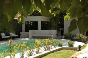 Um jardim em Heura Petit Hotel