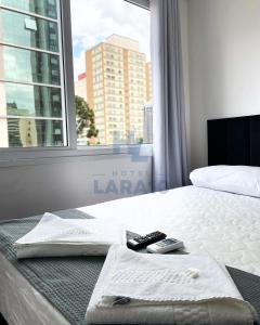 Postel nebo postele na pokoji v ubytování Hotel Lara 10 Curitiba