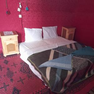 Postel nebo postele na pokoji v ubytování RestCamp ErgChebbi