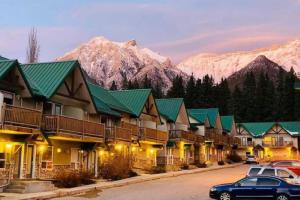 a row of houses with mountains in the background at Banff National Park Wood lodge in Canmore