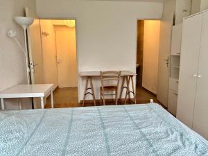 Llit o llits en una habitació de Studio for women - Room with kitchen and WC private