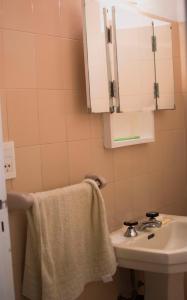 Koupelna v ubytování Departamento en peatonal frene al mar