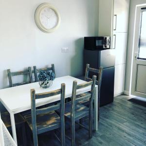 Gallery image of Bay View Bungalow Benllech, 5 Min Walk from Beach in Benllech