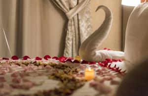 a wedding cake with two swans on top of it at Sharz Hotel in Buraydah