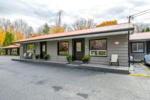 Gallery image of Moira Lake Motel in Madoc