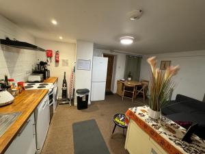 a kitchen with a stove and a counter top at Comfortable Modern Home, Self Catering Flat, Newly refurbished, town centre, free parking in Cheltenham
