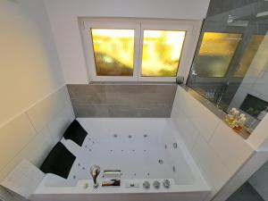 Koupelna v ubytování Ferienapartment "Zur Linde" + 32 fotografií