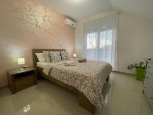 En eller flere senge i et værelse på Apartman 1