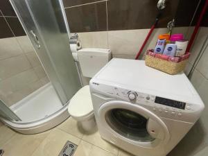 Et badeværelse på Apartman 1 + 37 billeder