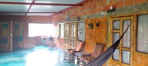 a room with two chairs and a hammock in it at Finca Agroturistica Las Margaritas in Líbano