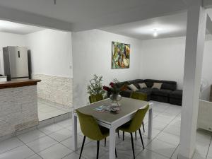Kuchyň nebo kuchyňský kout v ubytování Domaine de la villa d’orge