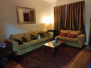 a living room with a couch and a coffee table at Casa en Viña del Mar in Viña del Mar