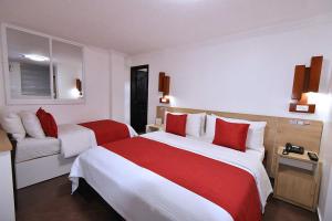 Postel nebo postele na pokoji v ubytování Hotel Plaza Victoria