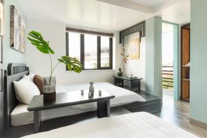 a bedroom with a bed and a table at GARE D'47 Homestay/ Hotel in Hai Phong