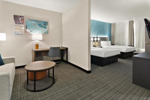 Postel nebo postele na pokoji v ubytování Comfort Suites Fort Worth North Fossil Creek