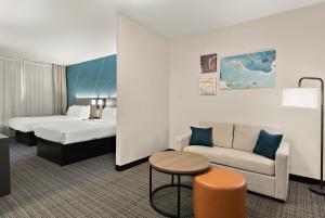 Postel nebo postele na pokoji v ubytování Comfort Suites Fort Worth North Fossil Creek