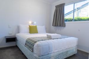 a bedroom with a large bed with a window at Ingenia Holidays Noosa in Tewantin