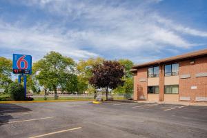 Večerní zábavní program pro hosty v ubytování Motel 6 East Syracuse, NY - Airport