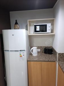 a small kitchen with a refrigerator and a microwave at Monoambiente en Montserrat "departamentosji" in Buenos Aires