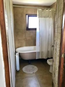 Vonios kambarys apgyvendinimo įstaigoje La Escondida Tafi del Valle