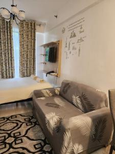 Televiisor ja/või meelelahutuskeskus majutusasutuses NORTHPOINT CONDO Free Airport Pick Up for 3 nights stay or more