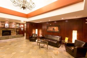 Χώρος καθιστικού στο Holiday Inn Express & Suites Drayton Valley by IHG