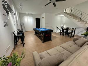Posezení v ubytování Private Pool Selangor Puchong Cyberjaya Putrajaya