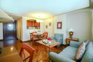 Posezení v ubytování Makati Palace Hotel