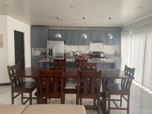 a kitchen with blue cabinets and a table and chairs at Casablanca in Grecia