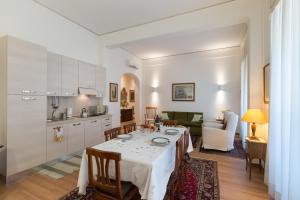 A kitchen or kitchenette at Leopolda Dream Home