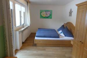 Postel nebo postele na pokoji v ubytování Ferienwohnungen Haus Kunterbunt