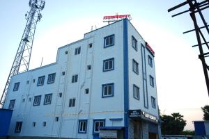 a large white building with a crane on top at H2 Residency in Rāmanāthapuram