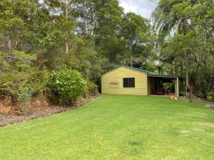 Rainforest Cabin in Doon Doon NSW外面的花园
