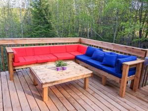 Gallery image of Chalet en nature avec Spa, près de Saint-Sauveur. in Sainte Anne des Lacs