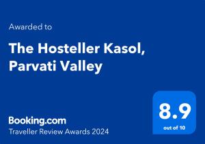 Et logo, certifikat, skilt eller en pris der bliver vist frem på The Hosteller Kasol, Parvati Valley