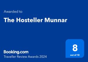 una señal azul que lee el número del anfitrión en The Hosteller Munnar en Munnar