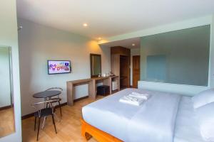 Säng eller sängar i ett rum på PhetPhangan Hotel