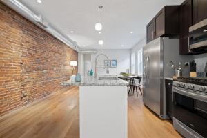 Η κουζίνα ή μικρή κουζίνα στο Lofts at Walnut: 1BR Fast Wi-Fi