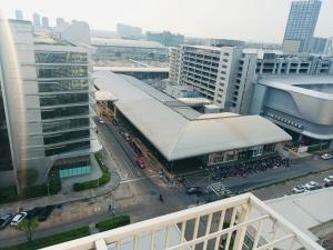 暖武里府景观或在公寓看到的城市景观