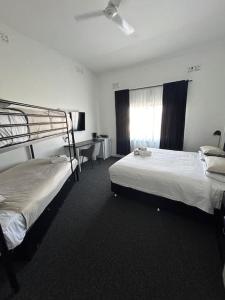 Manjimup Hotel客房内的一张或多张床位