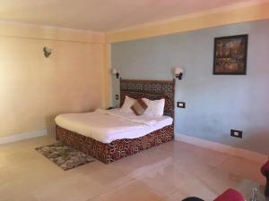 Postel nebo postele na pokoji v ubytování Hotel Ishaan