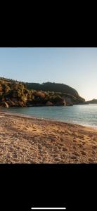 a beach with a body of water and a mountain at Villa Maria (3) in Gardeládes