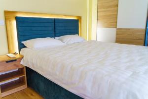 Postel nebo postele na pokoji v ubytování Panoramic 1 bedroom apartment in central Varna!